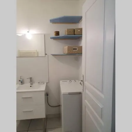 à Pied, 100m De La Plage! Grand 2 Pièces Cosy