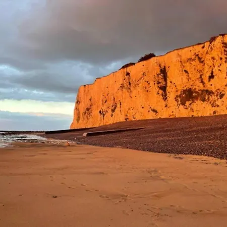 à Pied, 100m De La Plage! Grand 2 Pièces Cosy